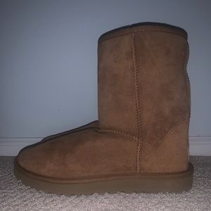 Short Ugg boots